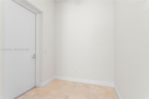 Condo in North Miami, Florida, 2 bedrooms  № 2087221 - photo 9