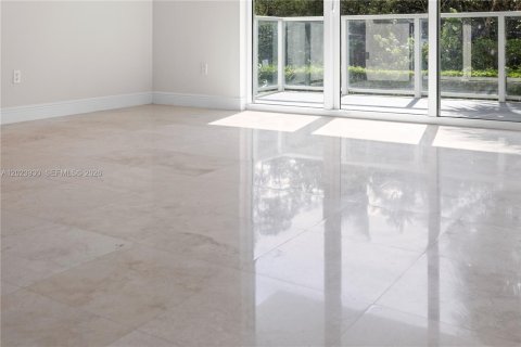 Condo in North Miami, Florida, 2 bedrooms  № 2087221 - photo 13
