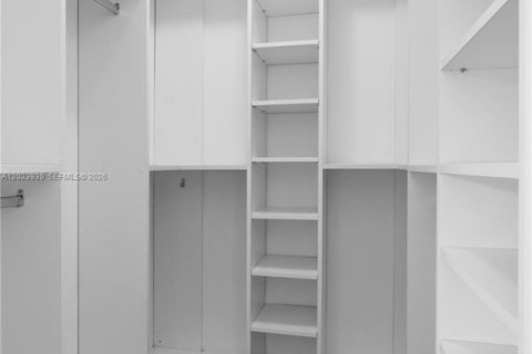 Condo in North Miami, Florida, 2 bedrooms  № 2087221 - photo 21