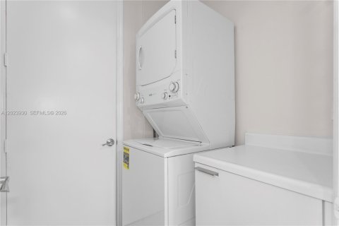 Condo in North Miami, Florida, 2 bedrooms  № 2087221 - photo 28