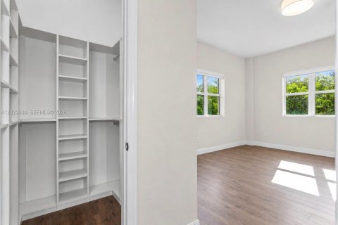 Condo in North Miami, Florida, 2 bedrooms  № 2087221 - photo 20