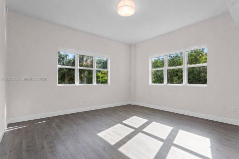 Condo in North Miami, Florida, 2 bedrooms  № 2087221 - photo 16