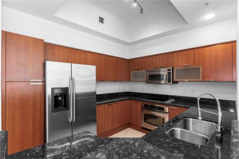 Condo in North Miami, Florida, 2 bedrooms  № 2087221 - photo 15