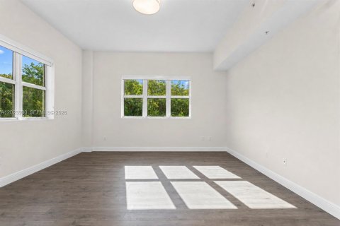 Condo in North Miami, Florida, 2 bedrooms  № 2087221 - photo 18