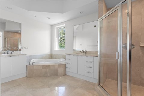 Condo in North Miami, Florida, 2 bedrooms  № 2087221 - photo 23