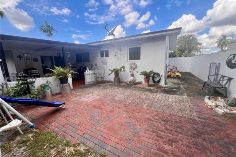Villa ou maison à vendre à Hialeah, Floride: 3 chambres, 142.98 m2 № 1966508 - photo 23