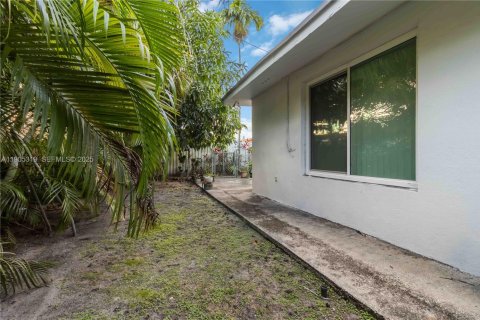 Villa ou maison à vendre à Hialeah, Floride: 3 chambres, 142.98 m2 № 1966508 - photo 27