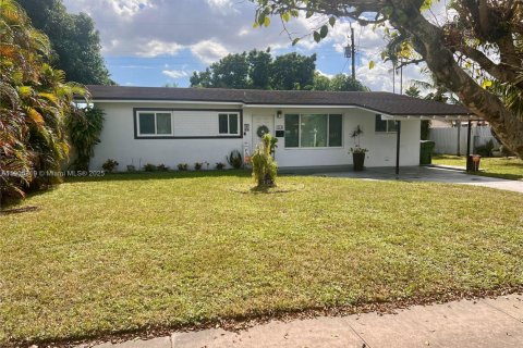 Villa ou maison à vendre à Hialeah, Floride: 3 chambres, 142.98 m2 № 1966508 - photo 2