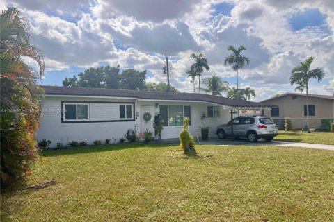 Villa ou maison à vendre à Hialeah, Floride: 3 chambres, 142.98 m2 № 1966508 - photo 3