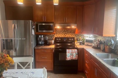 Villa ou maison à vendre à Hialeah, Floride: 3 chambres, 142.98 m2 № 1966508 - photo 11