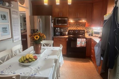 Villa ou maison à vendre à Hialeah, Floride: 3 chambres, 142.98 m2 № 1966508 - photo 12