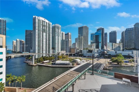 Condominio en venta en Miami, Florida, 3 dormitorios, 128.67 m2 № 1983379 - foto 1