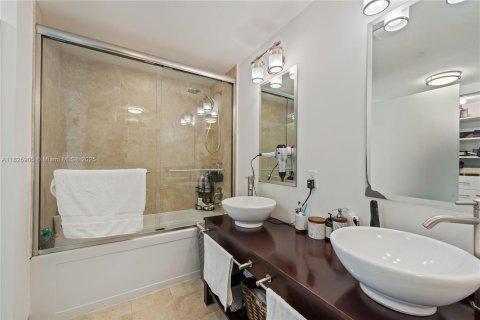 Condominio en venta en Miami, Florida, 3 dormitorios, 128.67 m2 № 1983379 - foto 13