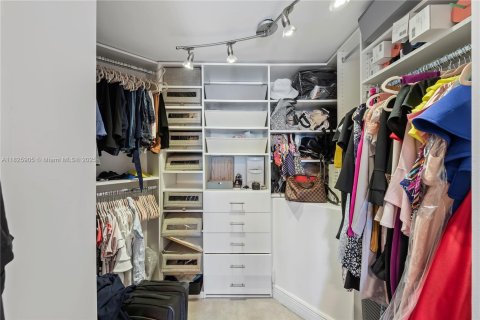 Condominio en venta en Miami, Florida, 3 dormitorios, 128.67 m2 № 1983379 - foto 15