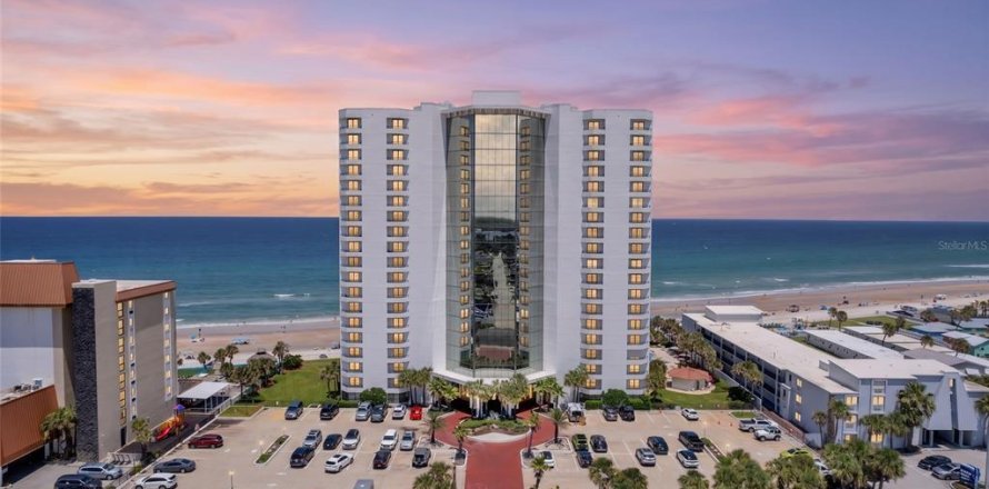 Condominio en Daytona Beach, Florida, 2 dormitorios  № 2120859