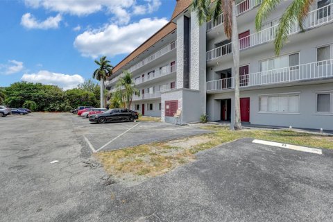 Condo in Lake Worth, Florida, 3 bedrooms  № 1177080 - photo 1