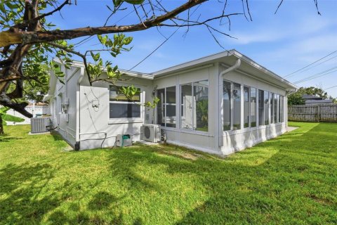 Villa ou maison à vendre à Seminole, Floride: 3 chambres, 163.51 m2 № 2399467 - photo 2