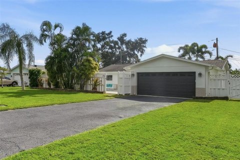 Villa ou maison à Seminole, Floride 3 chambres, 163.51 m2 № 2399467