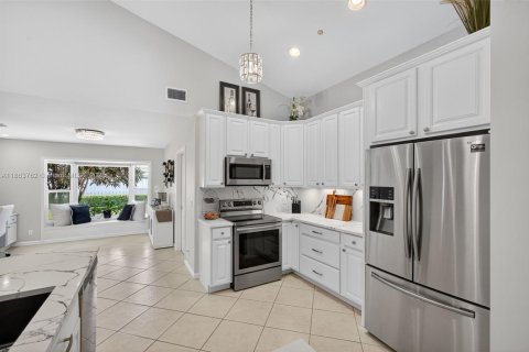 House in Palm Beach Gardens, Florida 4 bedrooms, 224.17 sq.m. № 2016193 - photo 16