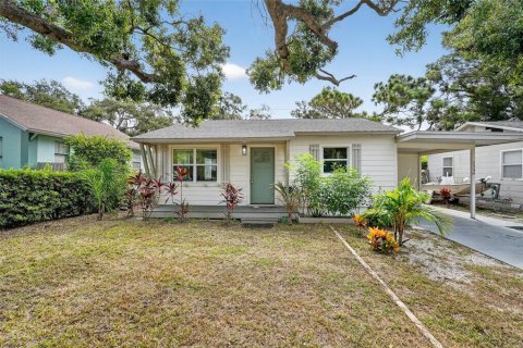 House in Saint Petersburg, Florida 3 bedrooms, 94.2 sq.m. № 1910409 - photo 1