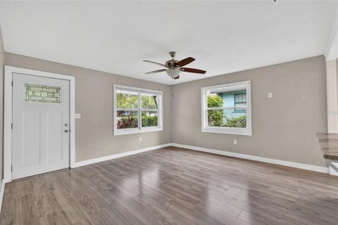 Casa en alquiler en Saint Petersburg, Florida, 3 dormitorios, 94.2 m2 № 1910409 - foto 3
