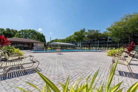Condo in Pembroke Pines, Florida, 1 bedroom  № 1864366 - photo 9