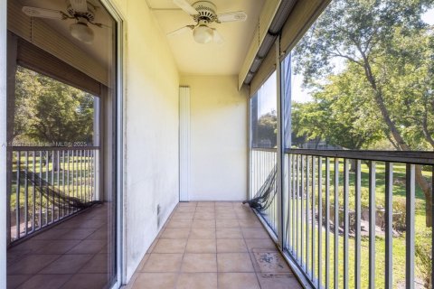 Condo in Pembroke Pines, Florida, 1 bedroom  № 1864366 - photo 29