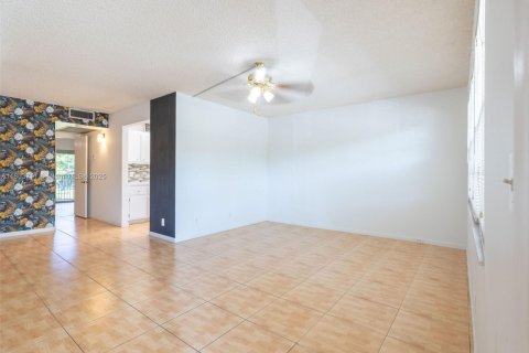 Condo in Pembroke Pines, Florida, 1 bedroom  № 1864366 - photo 13