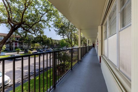 Condo in Pembroke Pines, Florida, 1 bedroom  № 1864366 - photo 27
