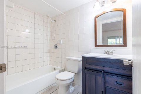 Condo in Pembroke Pines, Florida, 1 bedroom  № 1864366 - photo 28