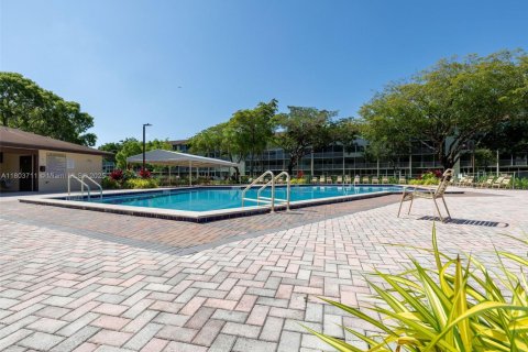 Condo in Pembroke Pines, Florida, 1 bedroom  № 1864366 - photo 8