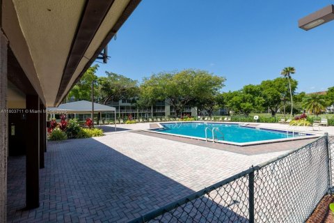 Condo in Pembroke Pines, Florida, 1 bedroom  № 1864366 - photo 5