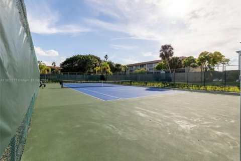 Condo in Pembroke Pines, Florida, 1 bedroom  № 1864366 - photo 14