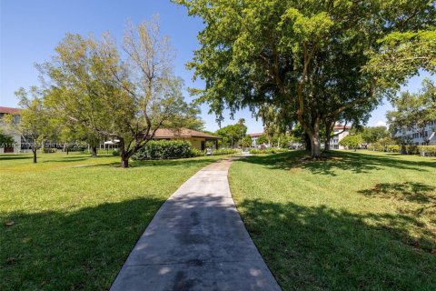 Condo in Pembroke Pines, Florida, 1 bedroom  № 1864366 - photo 3