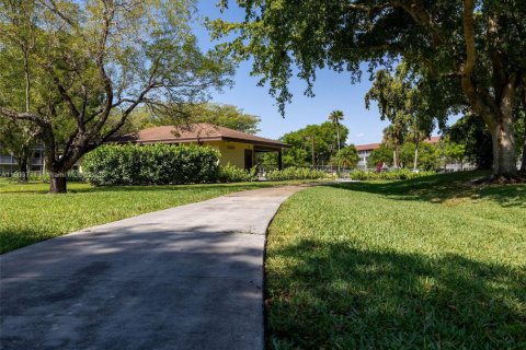 Condo in Pembroke Pines, Florida, 1 bedroom  № 1864366 - photo 4