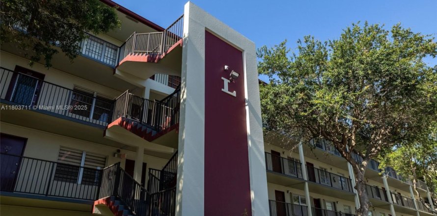 Condo in Pembroke Pines, Florida, 1 bedroom № 1864366