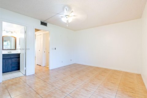 Condo in Pembroke Pines, Florida, 1 bedroom  № 1864366 - photo 26