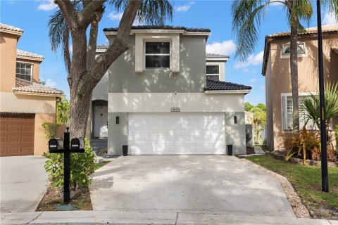 House in Coconut Creek, Florida 4 bedrooms, 196.02 sq.m. № 1713524 - photo 1