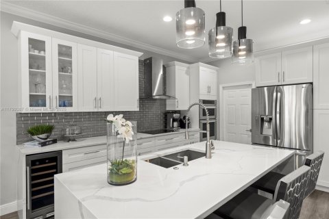 House in Coconut Creek, Florida 4 bedrooms, 196.02 sq.m. № 1713524 - photo 3