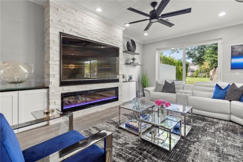 House in Coconut Creek, Florida 4 bedrooms, 196.02 sq.m. № 1713524 - photo 8