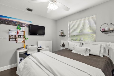 House in Coconut Creek, Florida 4 bedrooms, 196.02 sq.m. № 1713524 - photo 23