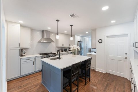 House in Orlando, Florida 4 bedrooms, 257.53 sq.m. № 1894007 - photo 5