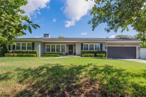 House in Orlando, Florida 4 bedrooms, 257.53 sq.m. № 1894007 - photo 1