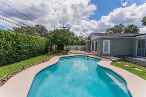 House in Orlando, Florida 4 bedrooms, 257.53 sq.m. № 1894007 - photo 27