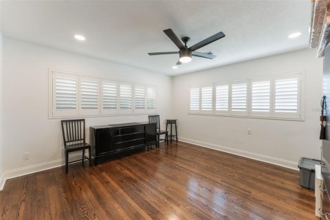 House in Orlando, Florida 4 bedrooms, 257.53 sq.m. № 1894007 - photo 22