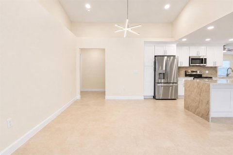 Casa en alquiler en Land O' Lakes, Florida, 4 dormitorios, 185.8 m2 № 2211286 - foto 14
