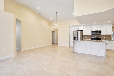 Casa en alquiler en Land O' Lakes, Florida, 4 dormitorios, 185.8 m2 № 2211286 - foto 4