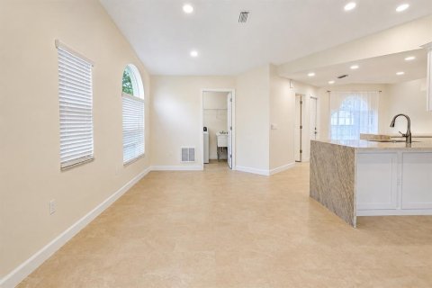 Casa en alquiler en Land O' Lakes, Florida, 4 dormitorios, 185.8 m2 № 2211286 - foto 12