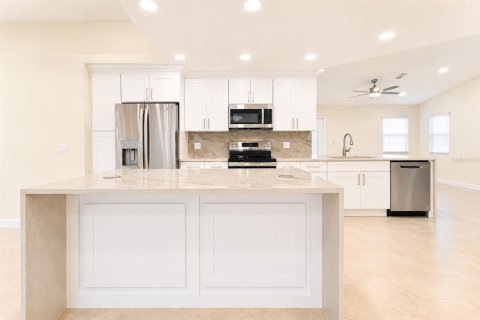 Casa en alquiler en Land O' Lakes, Florida, 4 dormitorios, 185.8 m2 № 2211286 - foto 6