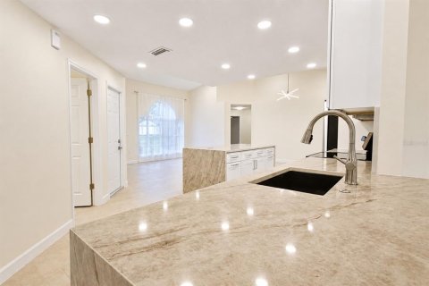Casa en alquiler en Land O' Lakes, Florida, 4 dormitorios, 185.8 m2 № 2211286 - foto 13